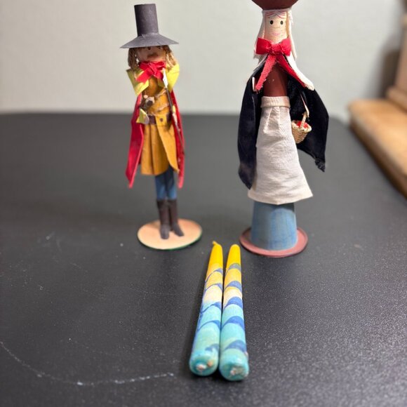 Primitive Thanksgiving Pilgrim Candle Holders and Candles - Picture 7 of 8